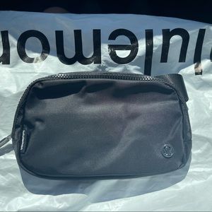 lululemon belt bag NWT